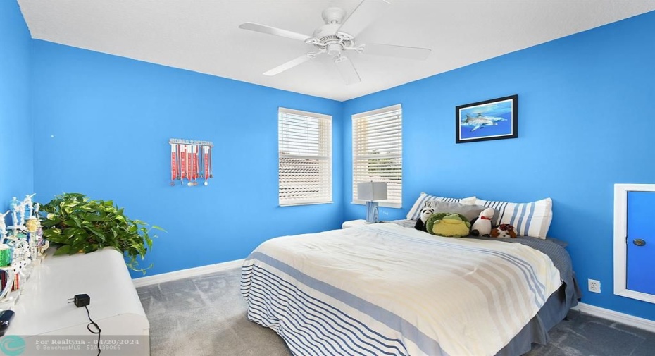 SECOND FLOOR BACK BEDROOM