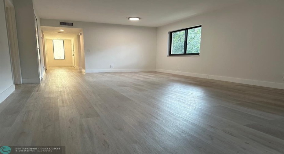 Dinning and foyer