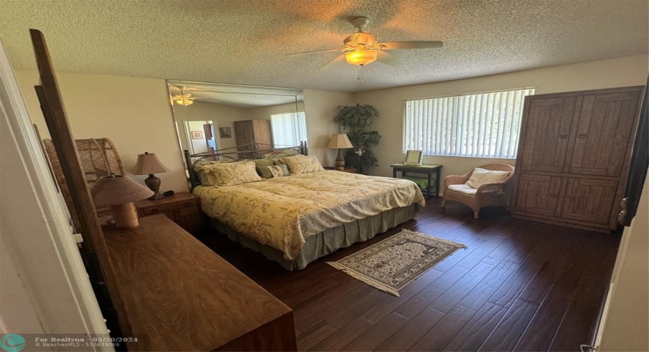 Easily fits king size bed(NO BED IN ROOM )