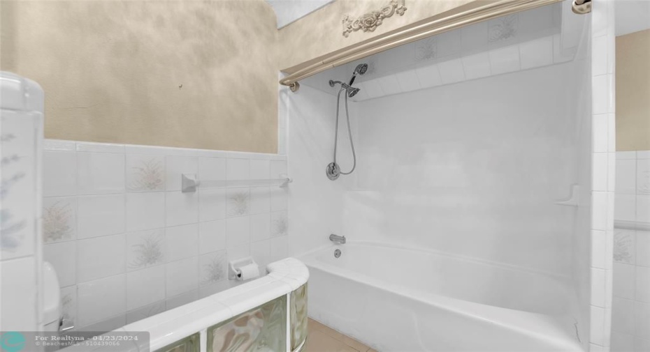 BATHROOM 2