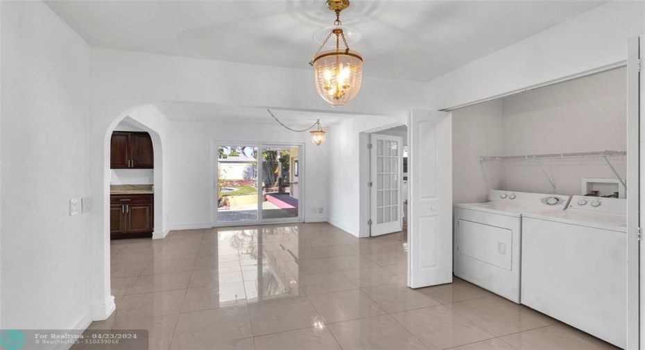 VIEW FROM LIVING ROOM TOWARDS DINING / KITCHEN
