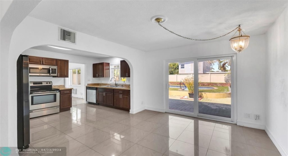DINING / KITCHEN