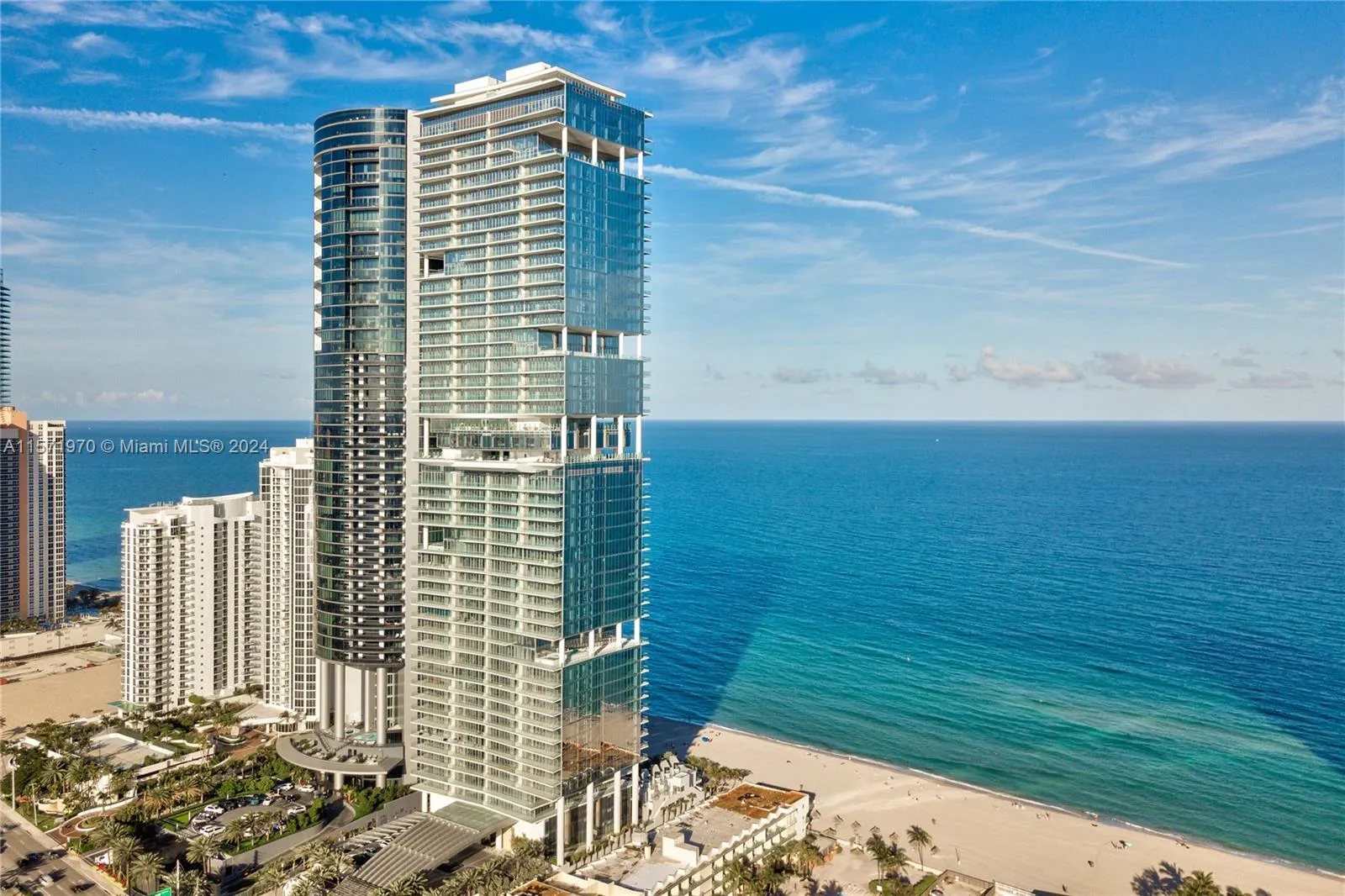 Luxury Turnberry Ocean Club. right on the beach - Unit 1503