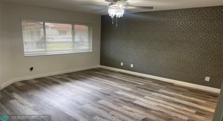 Mater Bedroom - Wallpaper stays