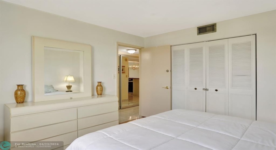 2nd bedroom