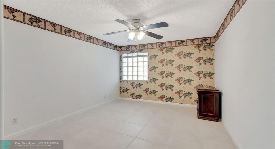 Office/3rd bedroom
