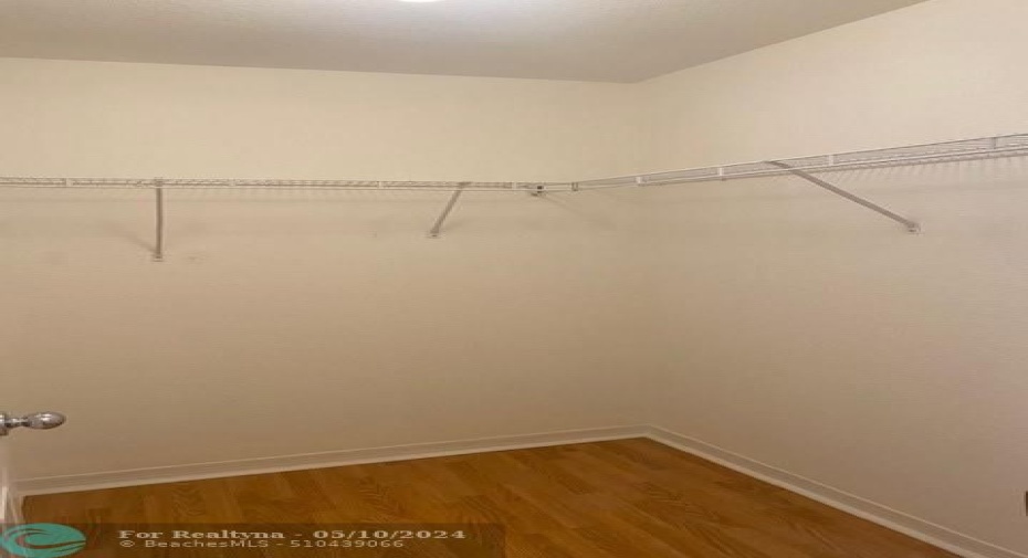 Master Walkin Closet