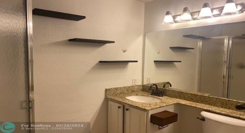 2nd Bathroom - Walkin Shower