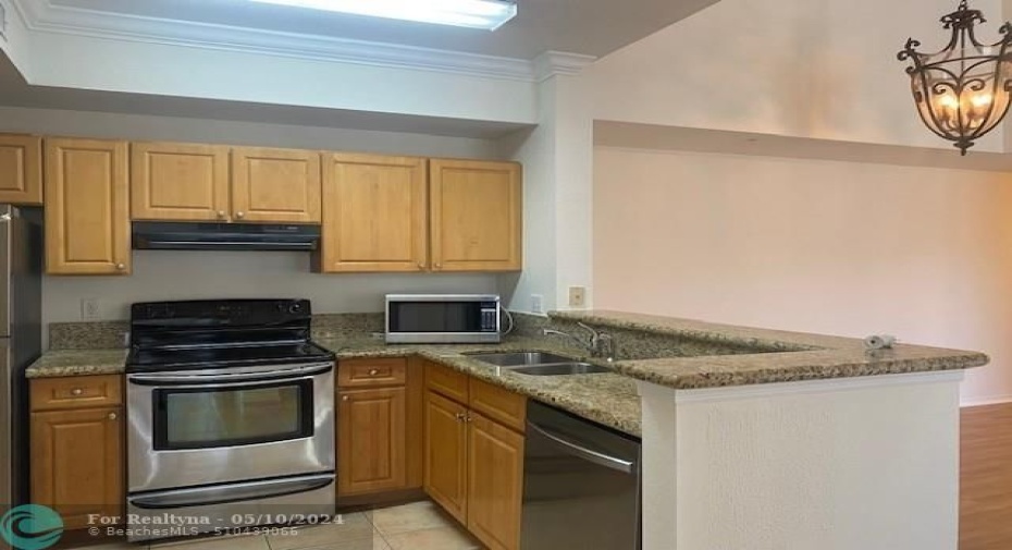 Kitchen - Granite/Stainless
