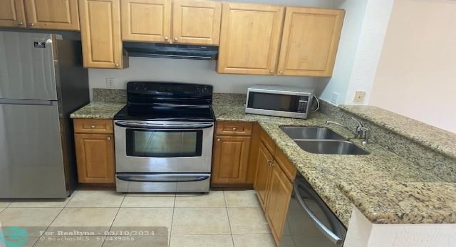 Kitchen - Granite/Stainless