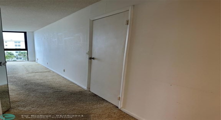 Entrance door to Mastersuite