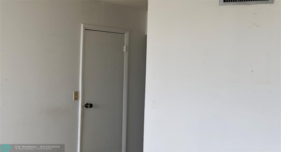Door to Living room from Mastersuite
