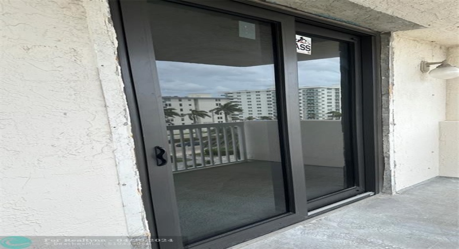 Living room Hurricane Sliding door
