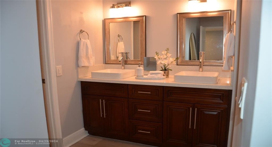 Private double sinks