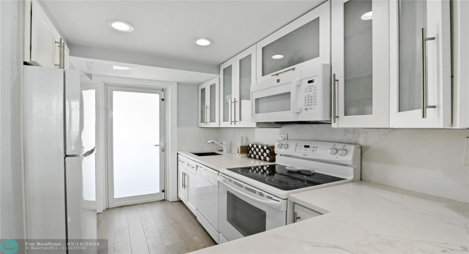 Kitchen w counter