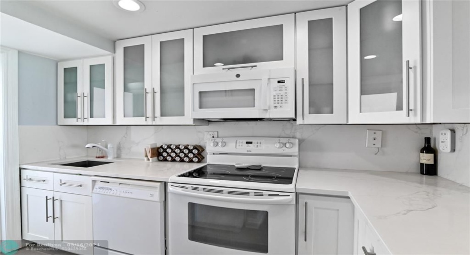 Glass highlight cabinets