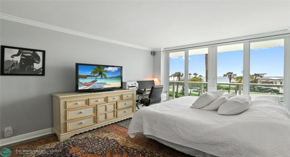 Master Bed w view