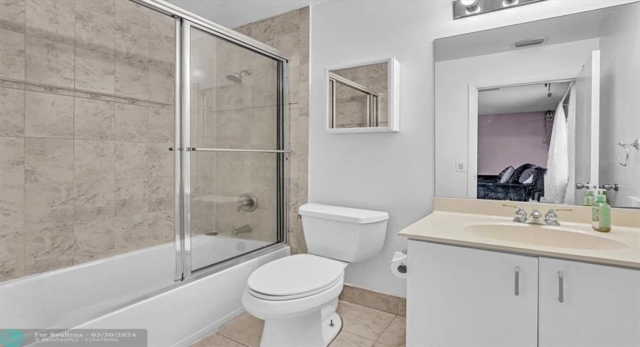 2nd bedroom bath