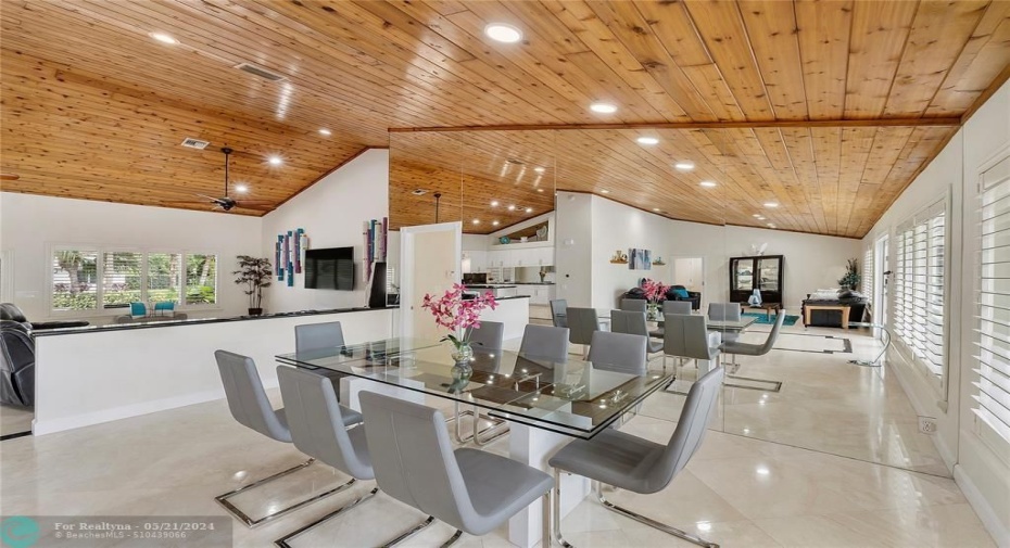 OPEN FLOOR PLAN-GREAT FOR ENTERTAINING