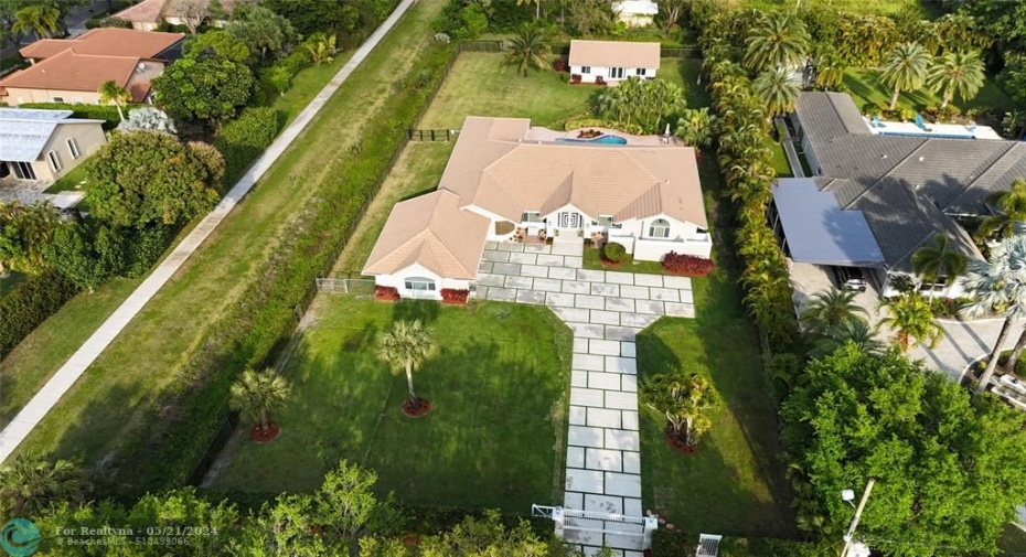 Drone picture of 1.09 acre- main home and separate guest house-dead end street-no immediate neighbors to the north.2024 new driveway concrete and turf concrete still drying.