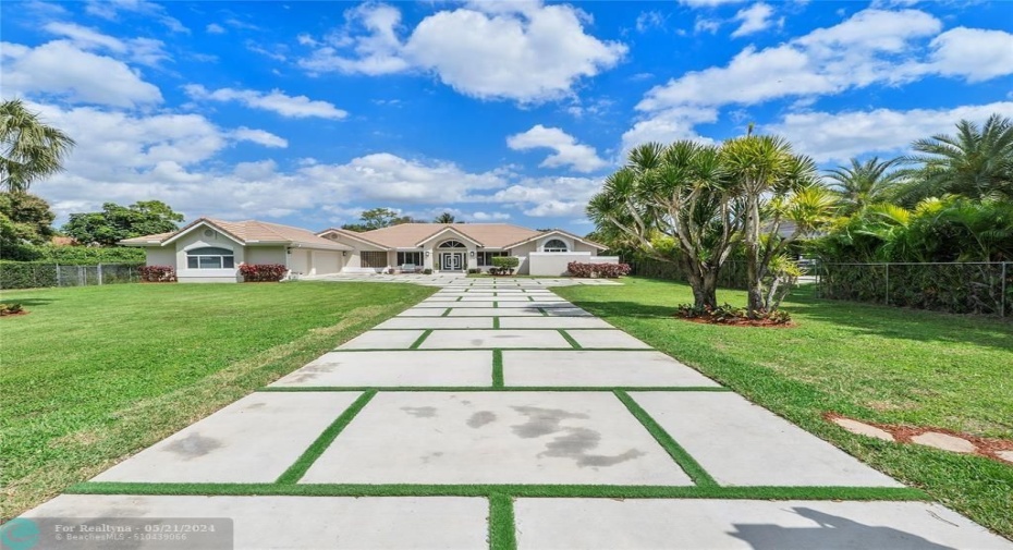 NEW CONCRETE WITH TURF DRIVEWAY-concrete curing 2024 2024-CONCRETE STILL CURING-PARKING FOR GUEST OR MOTOR HOME, BOATS, WORK VANS