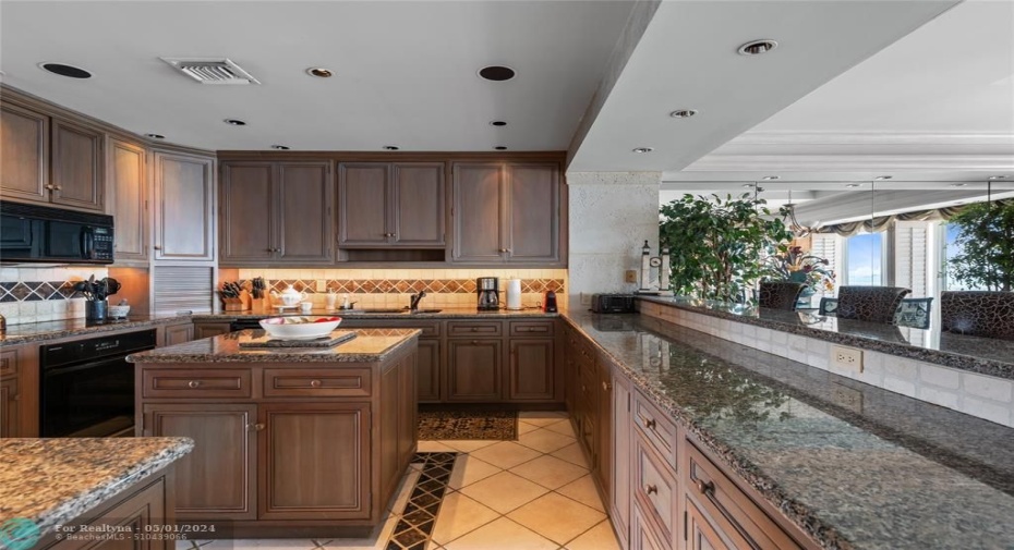 Large Kitchen with Island