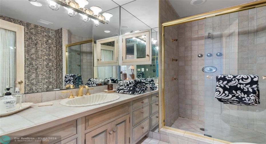 2nd Bathroom