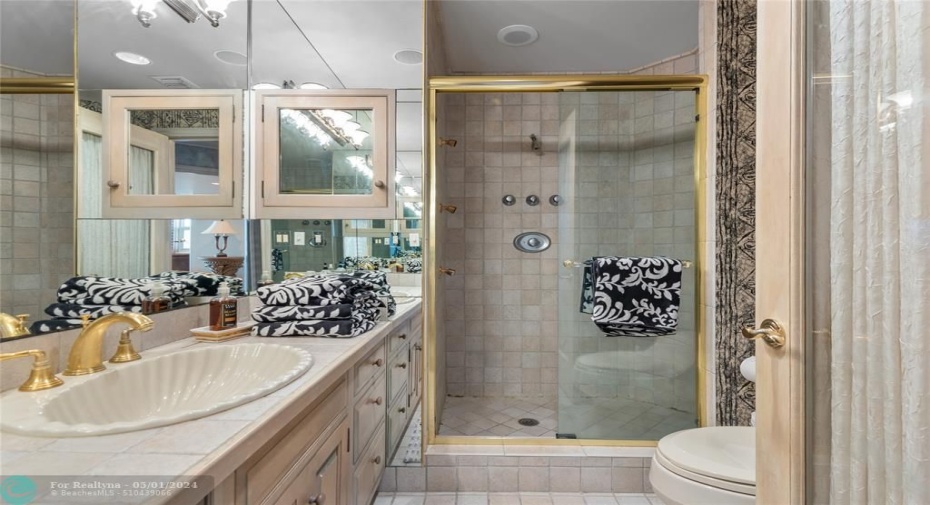 2nd Bathroom