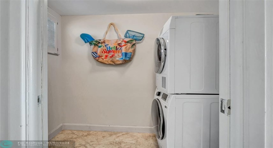 INTERIOR LAUNDRY ROOM BRAND NEW WASHER DRYER