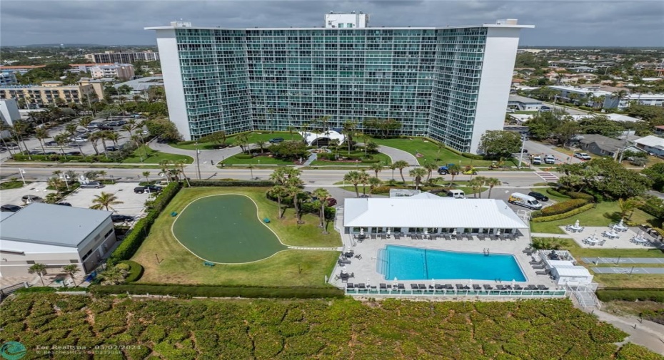 COMMUNITY POOL ON THE BEACH
