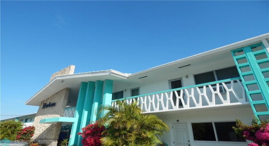 Cool Mid century retro building!