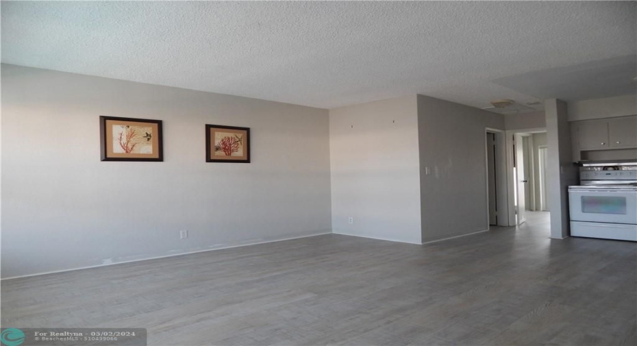 Nice new flooring throughout
