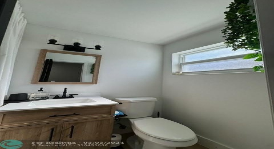 2nd Bathroom