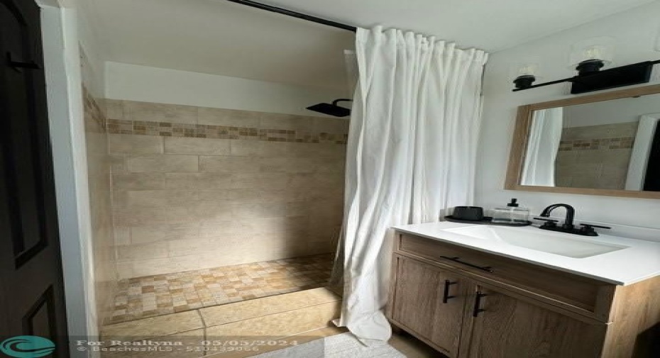 2nd Bathroom