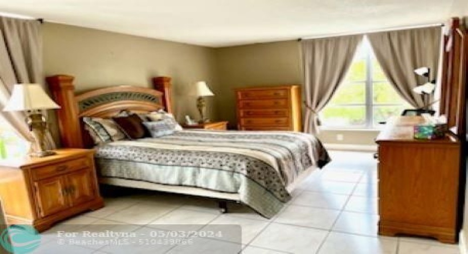 Spacious and Bright with 3 closets