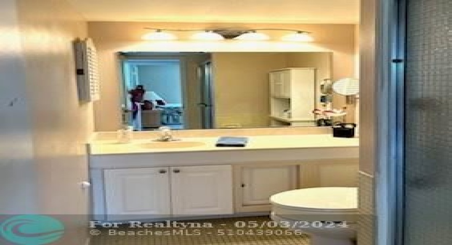 Guest bath with Shower
