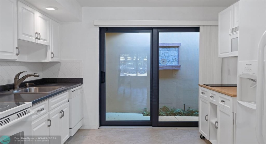 1400 Kitchen