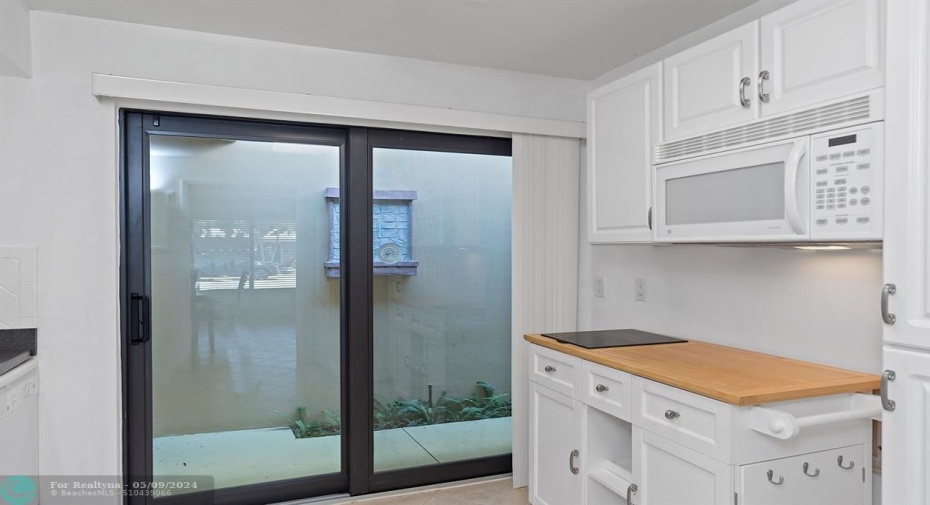 1400 Kitchen