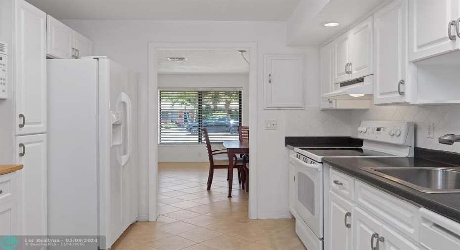 1400 Kitchen