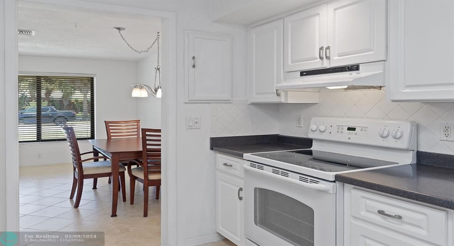 1400 Kitchen