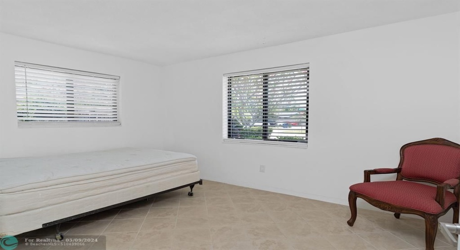 1400 Bed