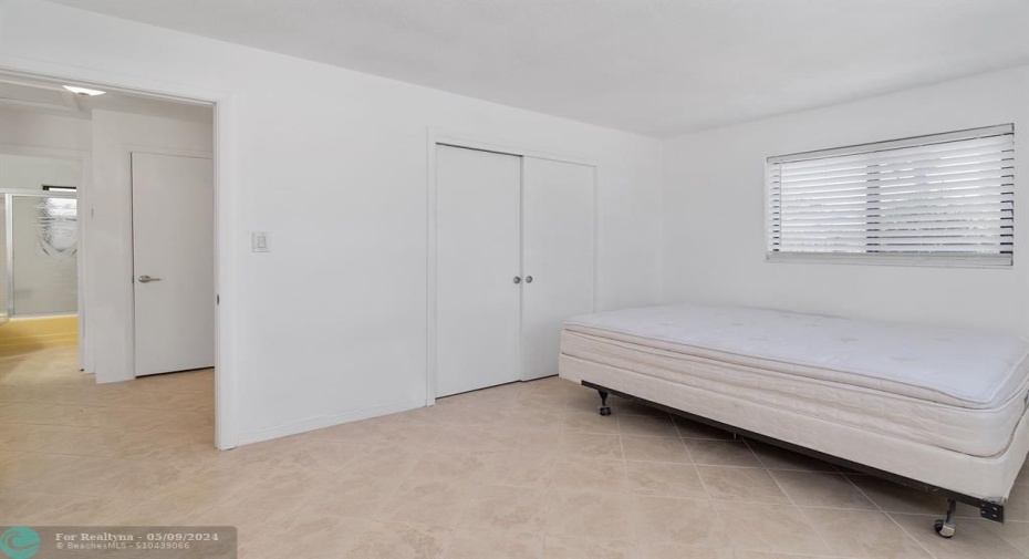 1400 Bed