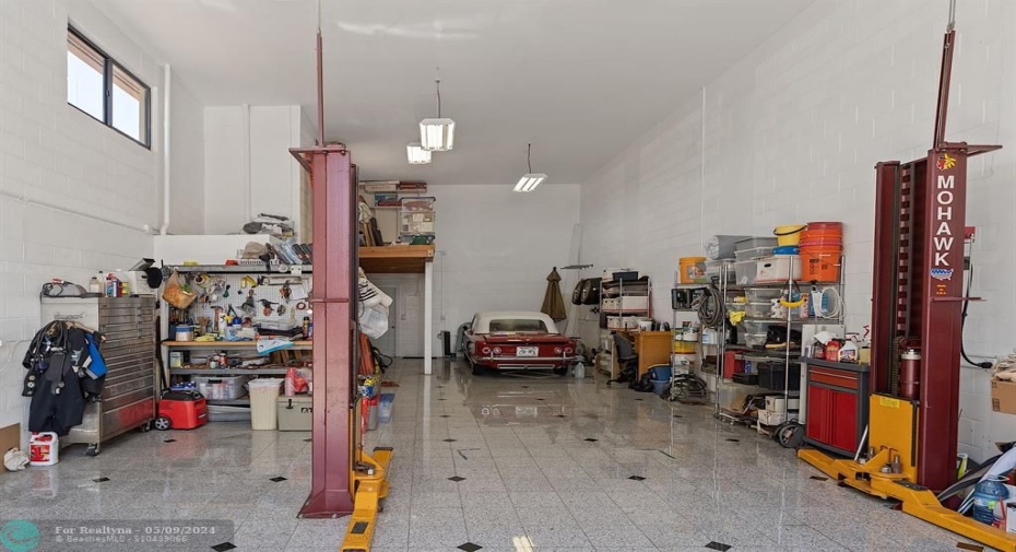 4 car garage or 2+RV