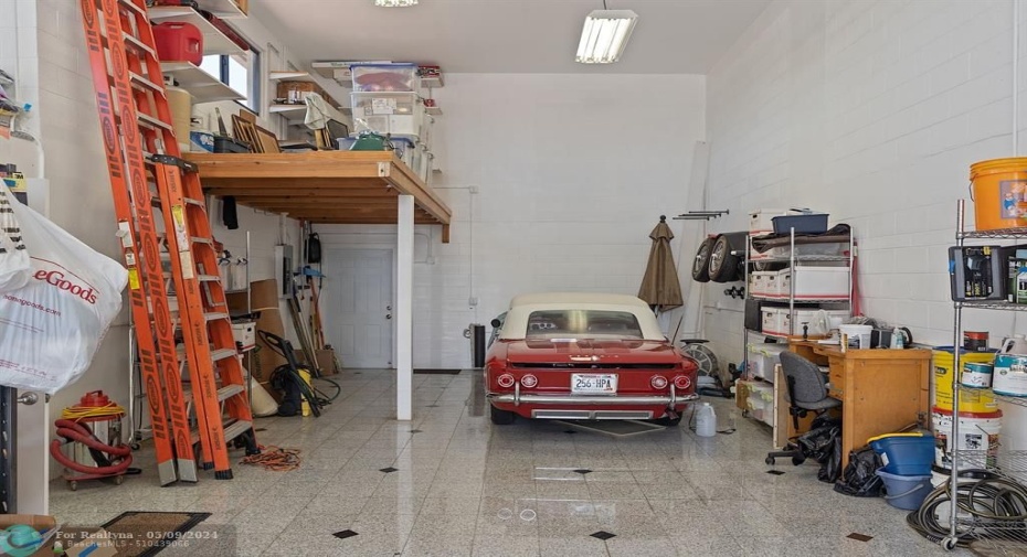 4 car garage or 2+RV
