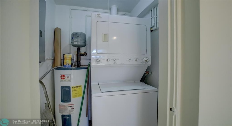 1404 Washer/Dryer