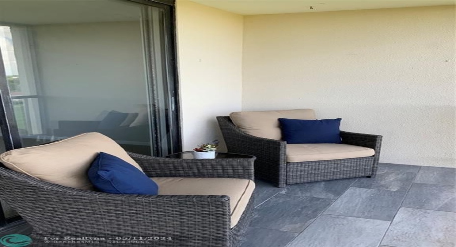 Screened balcony