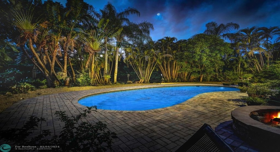 Wow, spectacular pool area with total privacy
