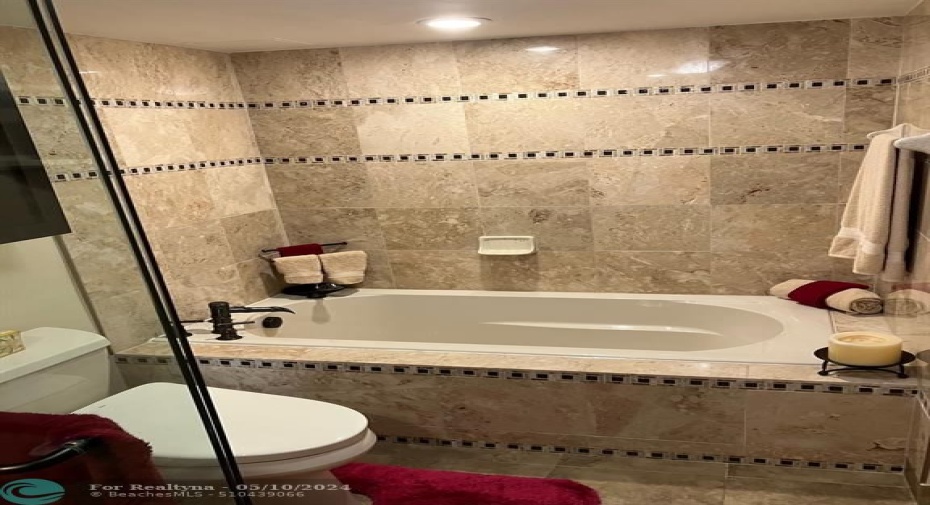 Separate tub
