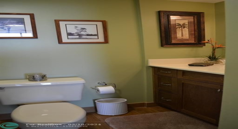 2nd Bedrooms Bathrom