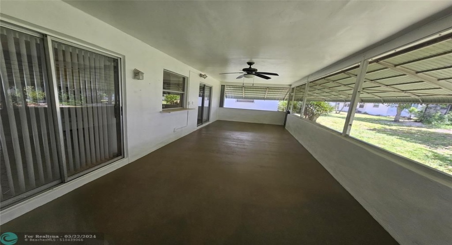 Oversized Screened Patio